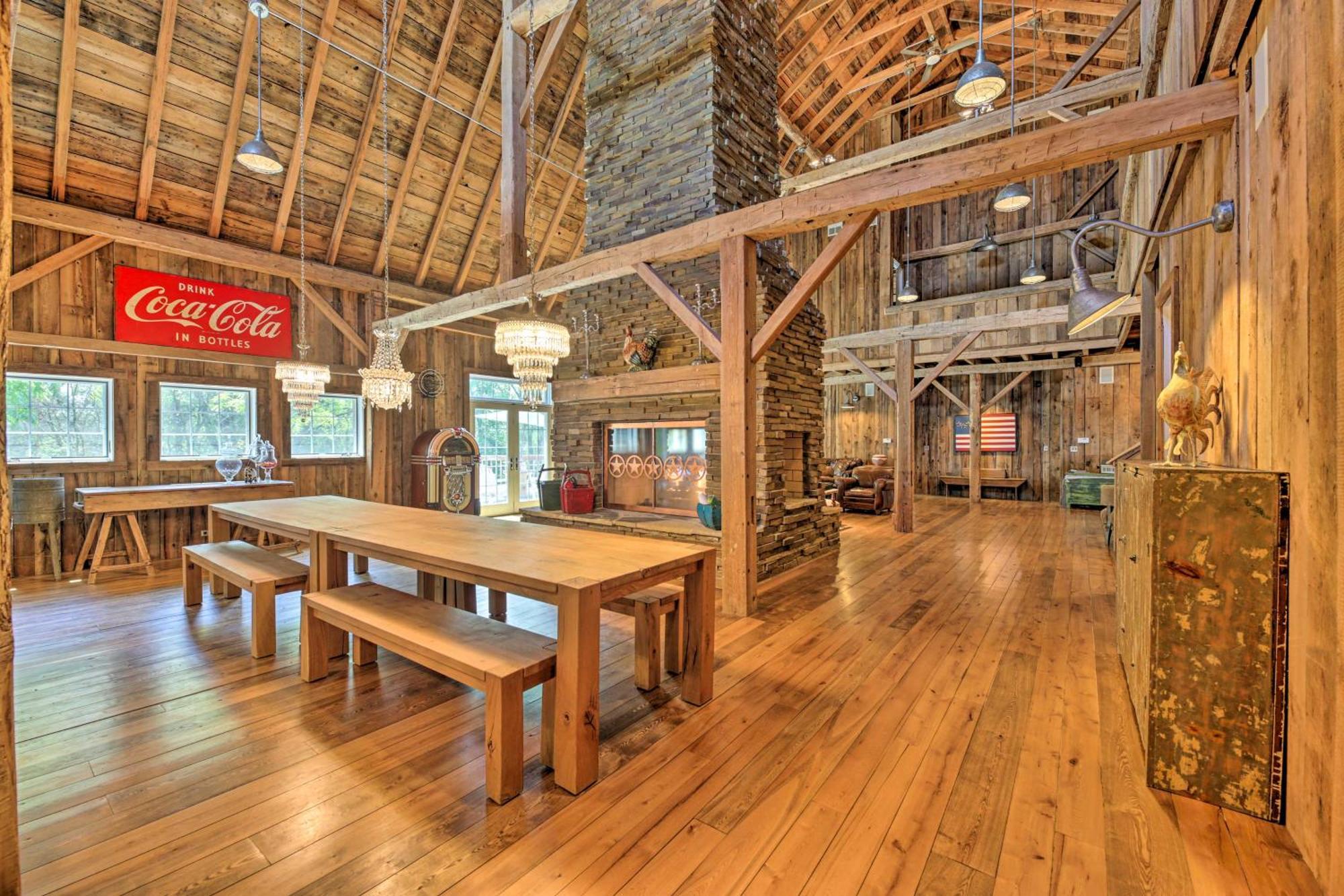 Luxe Barndominium With Home Gym, Theater, And More! Walworth Exterior foto