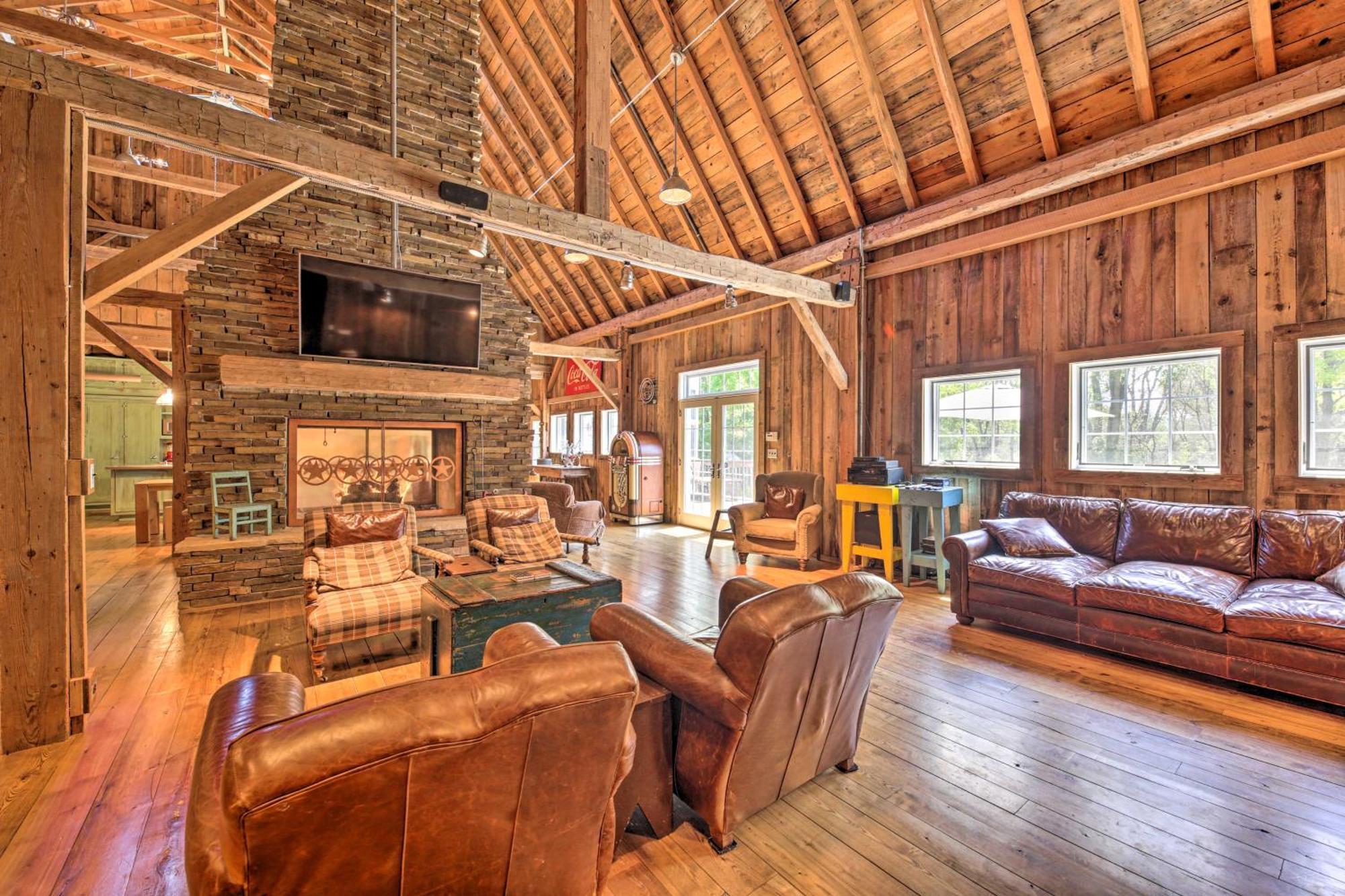 Luxe Barndominium With Home Gym, Theater, And More! Walworth Exterior foto